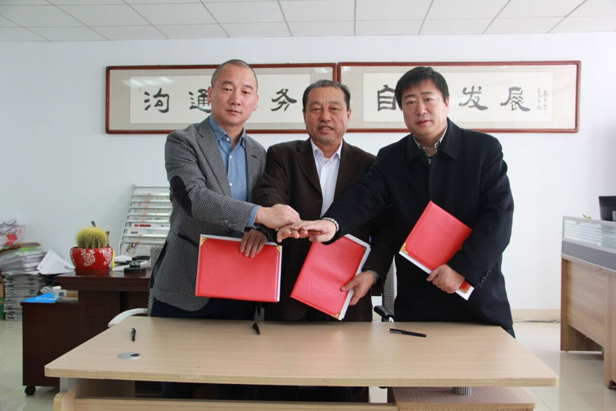 內(nèi)蒙古農(nóng)牧業(yè)產(chǎn)業(yè)化龍頭企業(yè)協(xié)會、北京萬生元新農(nóng)業(yè)科技有限公司與內(nèi)蒙古拉卡拉支付有限公司簽署三方戰(zhàn)略框架合作協(xié)議——進一步實施內(nèi)蒙古綠色農(nóng)畜產(chǎn)品走出去戰(zhàn)略