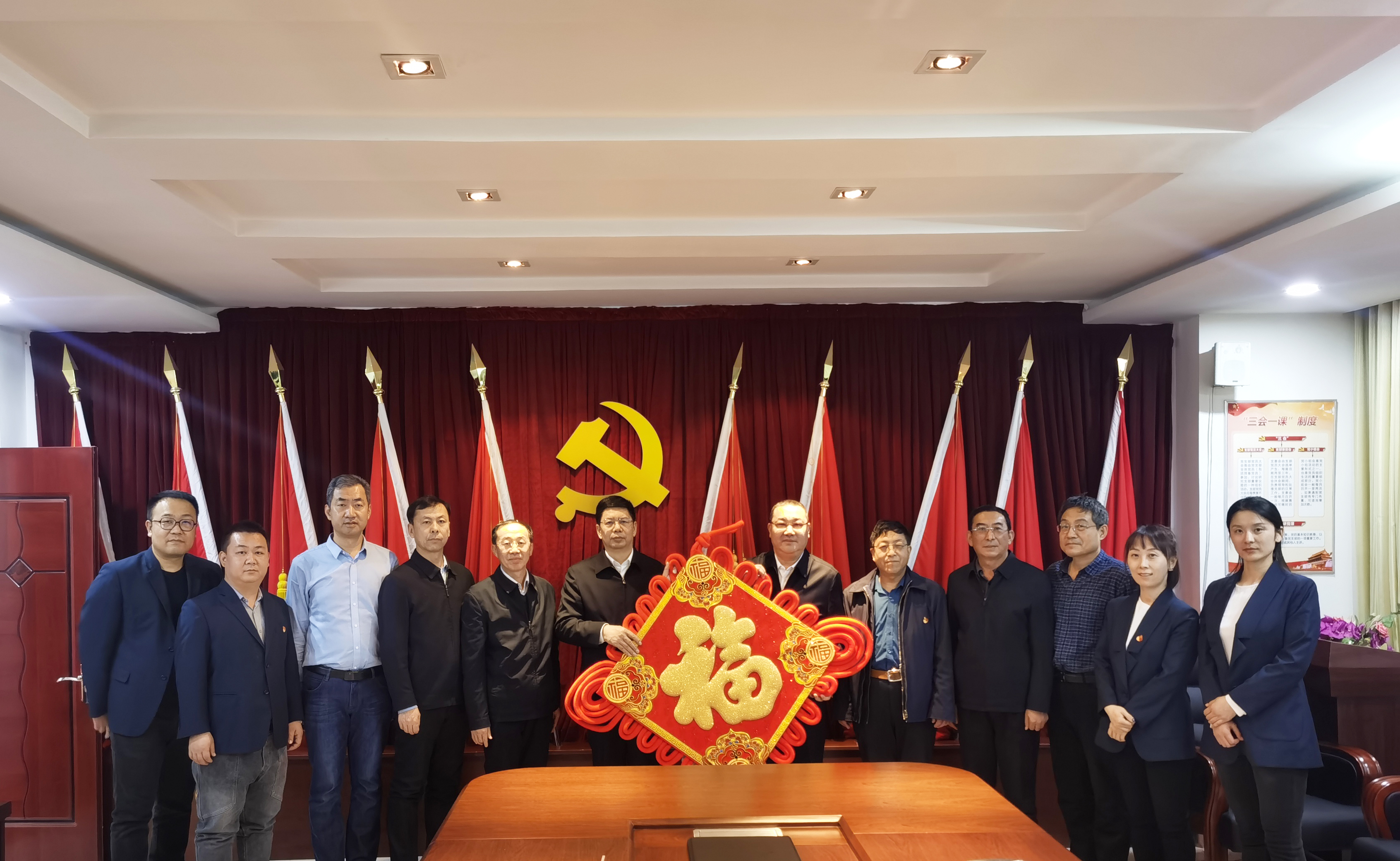 自治區(qū)政協(xié)副主席、工商聯(lián)主席安潤生等領導蒞臨協(xié)會慰問指導